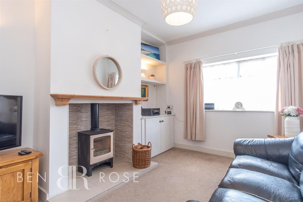 Property photo 2 of 17 Lounge