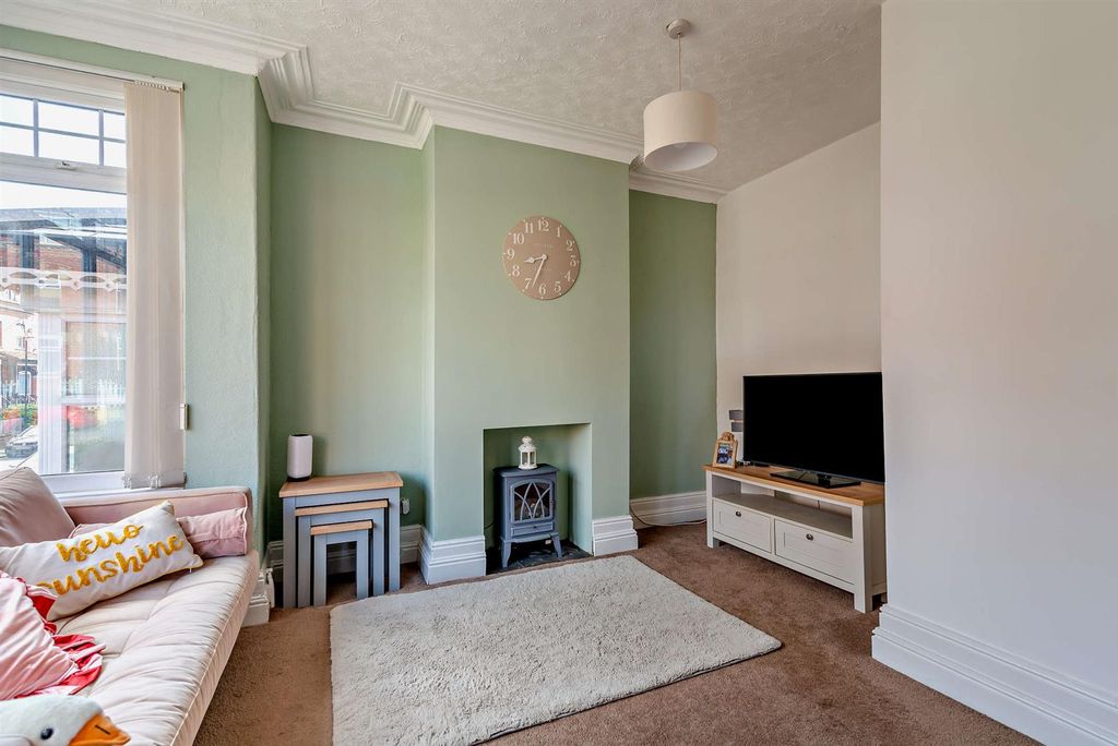 Property photo 2 of 12 8657163-Interior01-800.Jpg