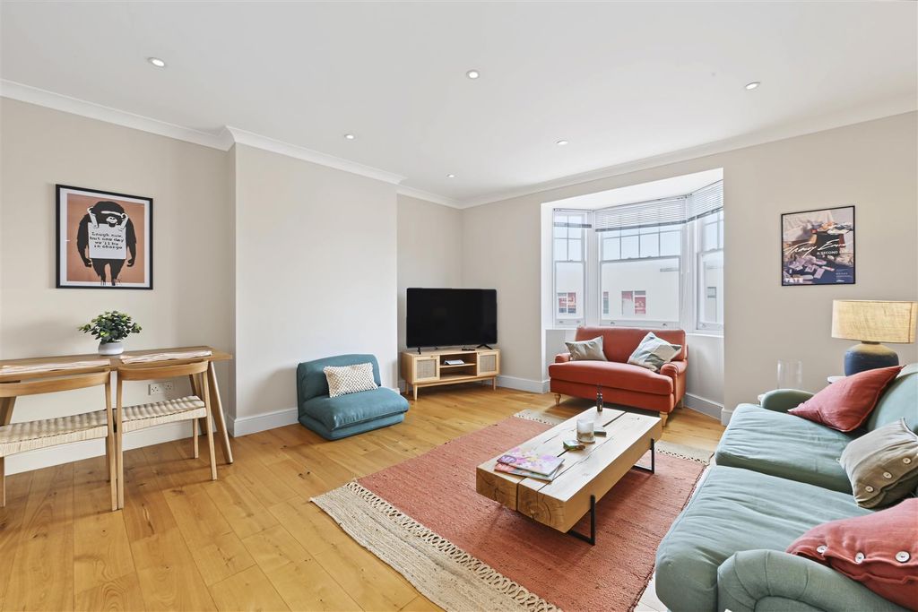 Property photo 2 of 21 Chequer-Street-04.Jpg