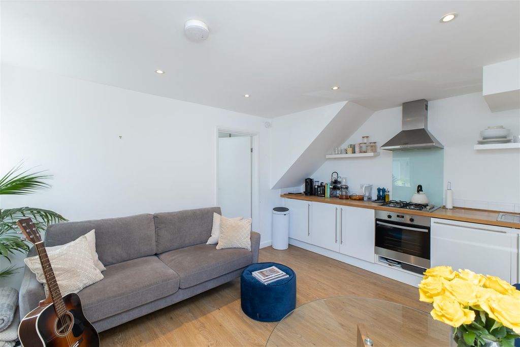 Property photo 1 of 12 Queensroad(19).Jpg
