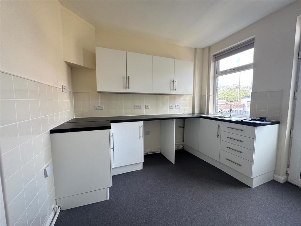 Property photo 3 of 15 Kitchen Dining Room