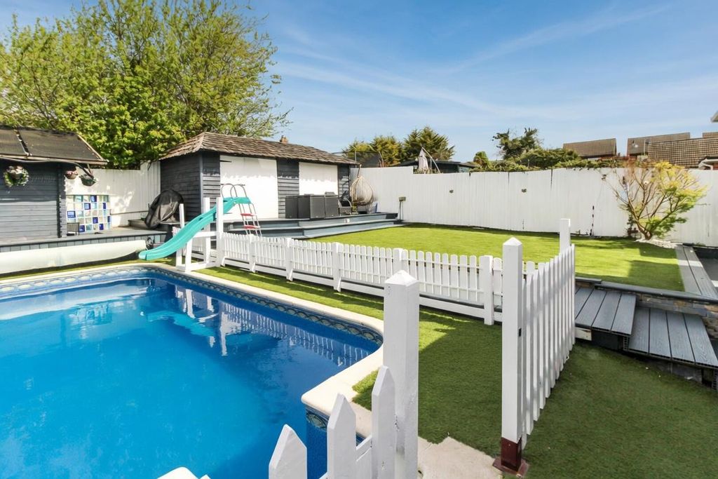 Property photo 2 of 22 Pool