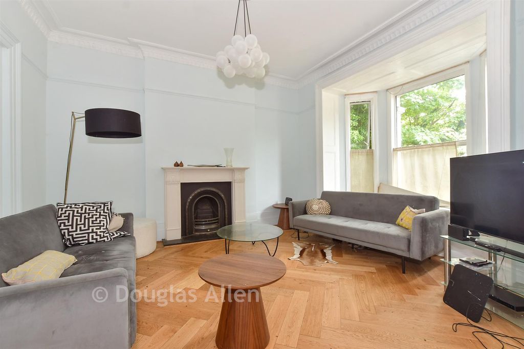 Property photo 1 of 5 Lounge