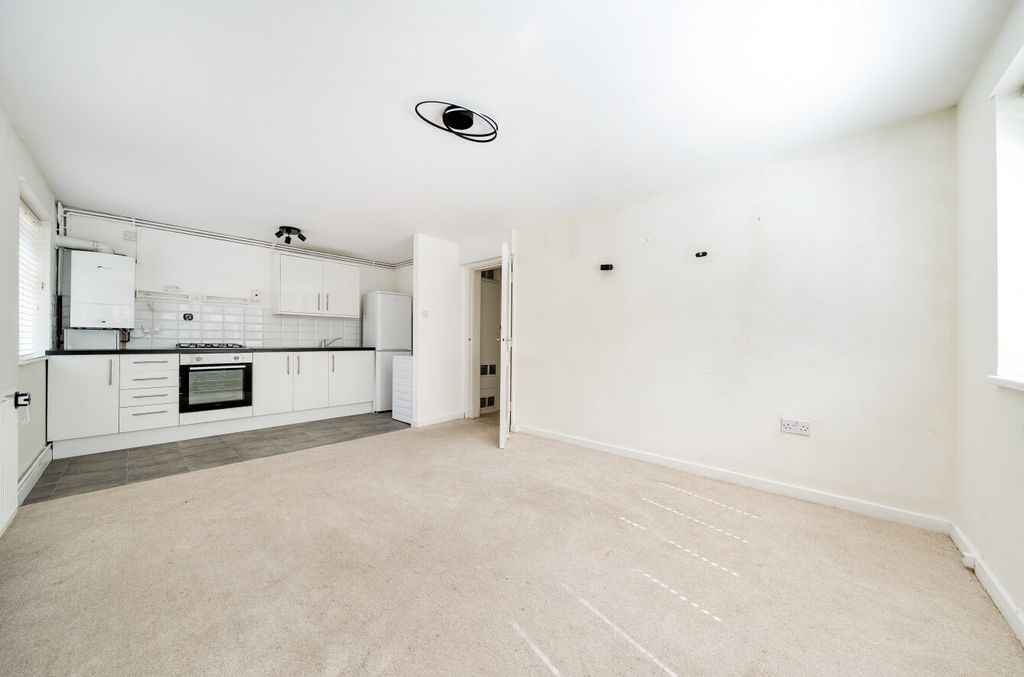 Property photo 2 of 12 1511592-13-6A86De...
