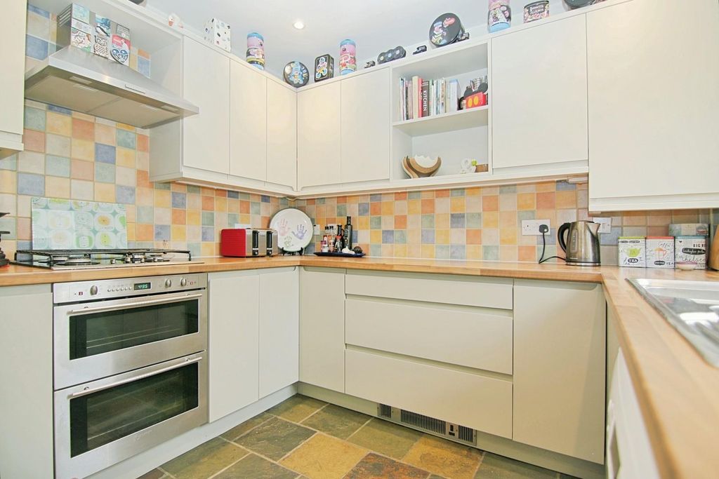 Property photo 3 of 21 Kitchen