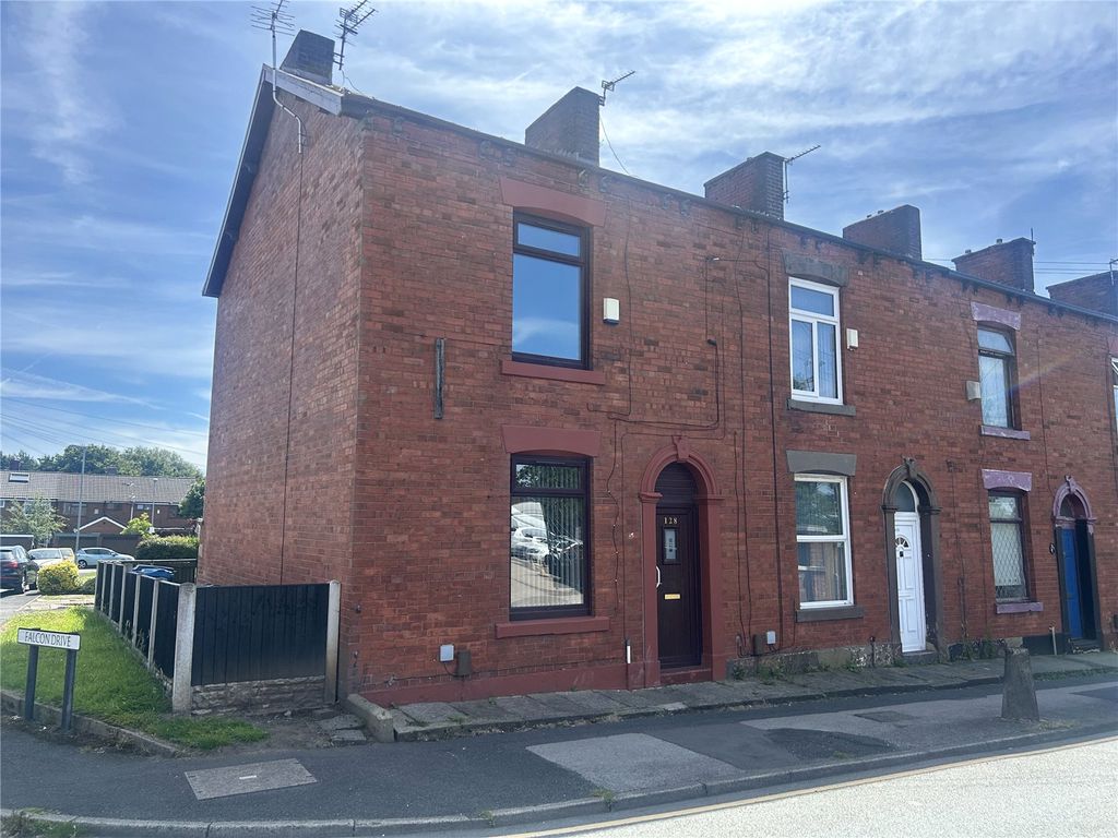 Property photo 1 of 17 External
