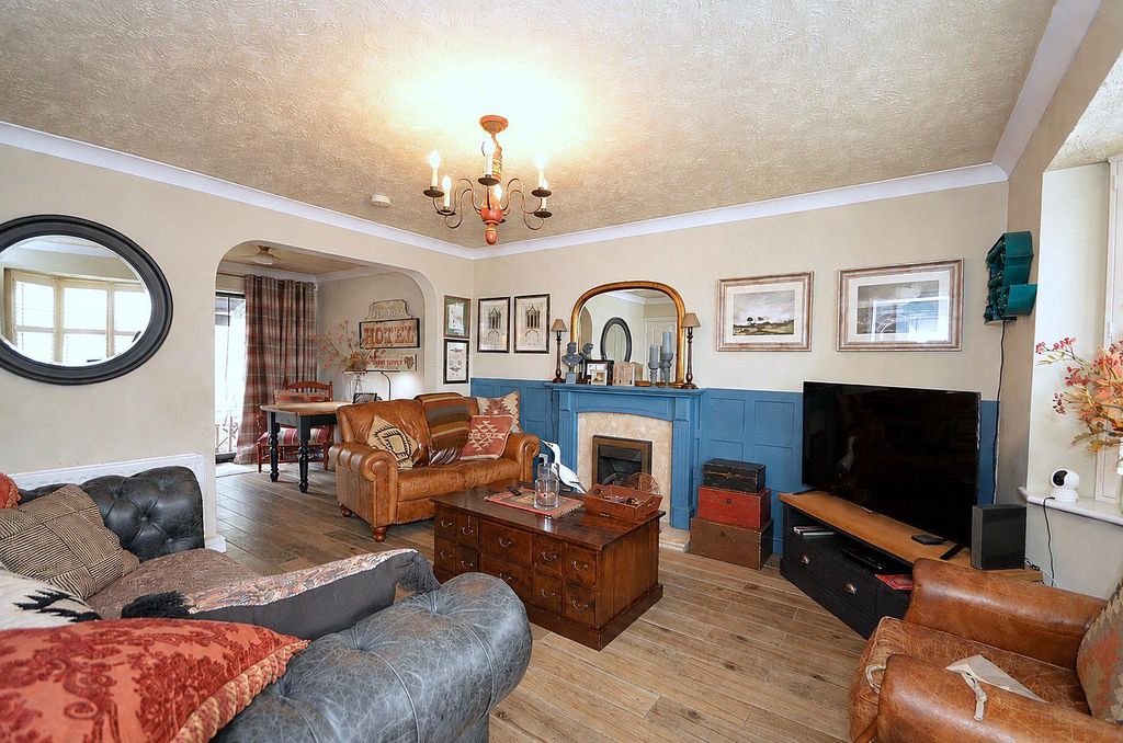 Property photo 2 of 13