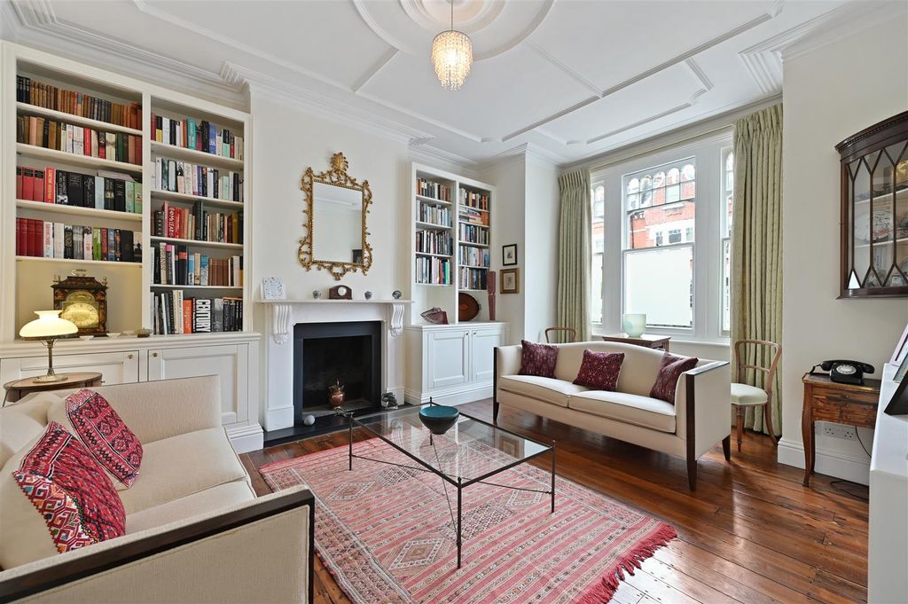 Property photo 3 of 13 Addison Gardens