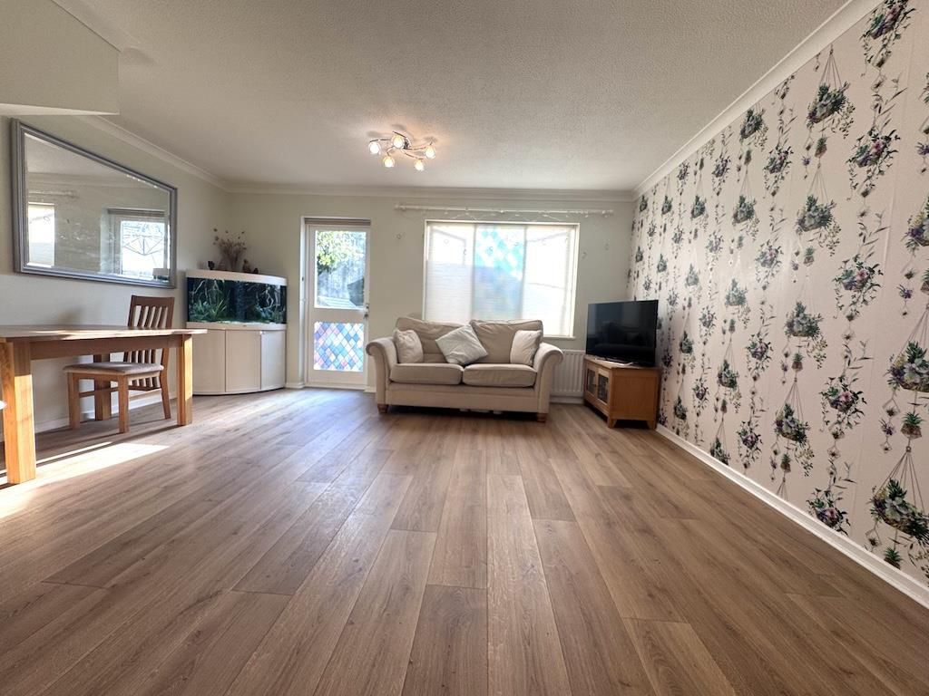 Property photo 3 of 19 4 - Lounge.Jpg