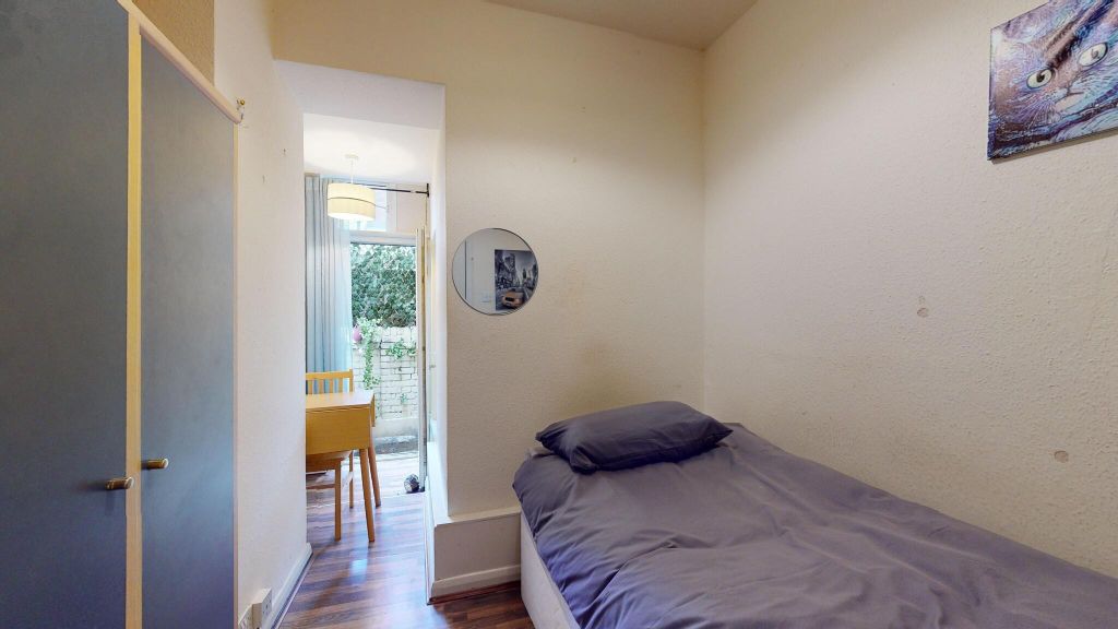 Property photo 1 of 5 Bedroom