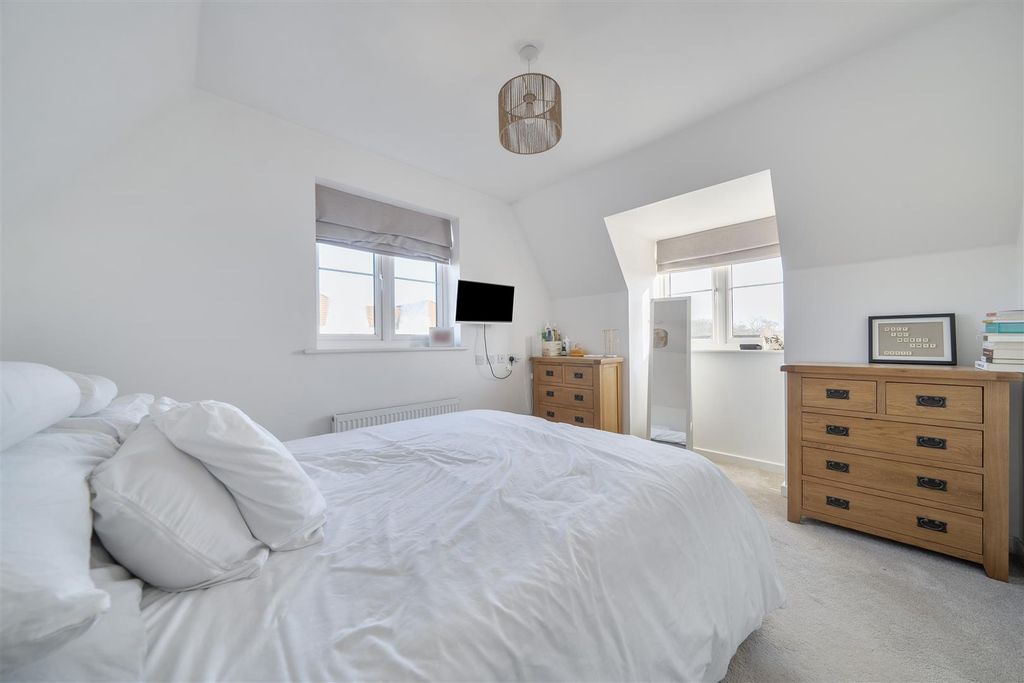 Property photo 3 of 20 Bedroomthree