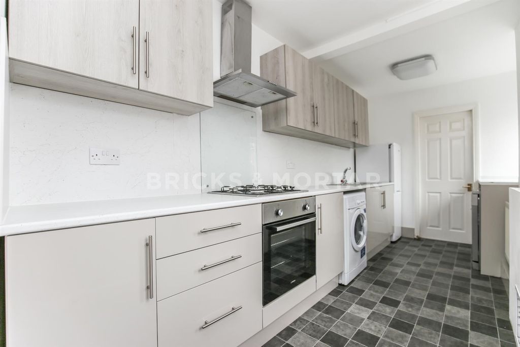 Property photo 3 of 10 Tbhl0830Vkyusidyiv8N-A.Jpg