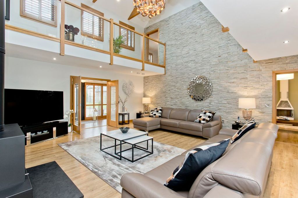 Property photo 1 of 50