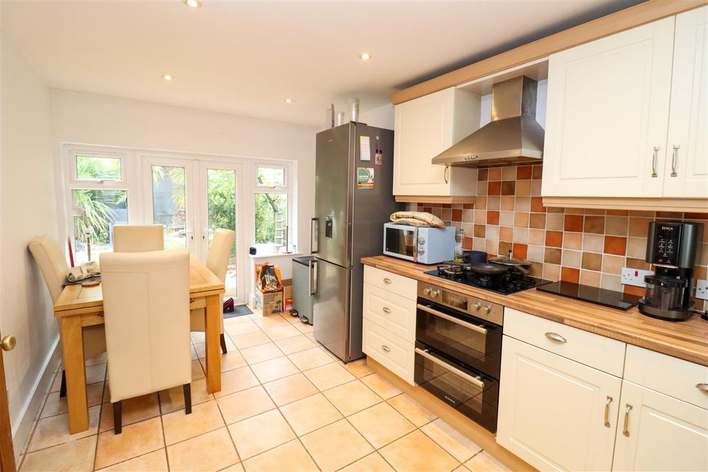 Property photo 3 of 13 Kitchen