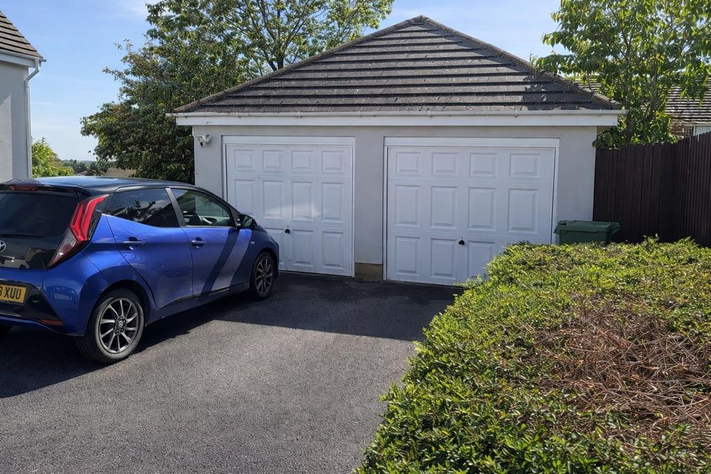 Property photo 3 of 25 Double Garage