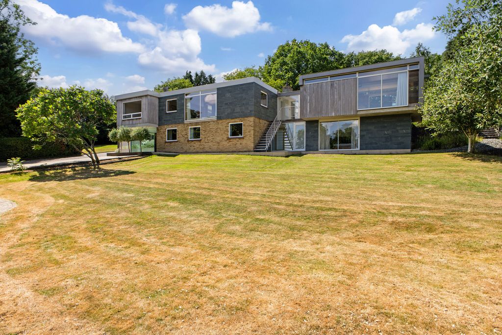 Property photo 2 of 32