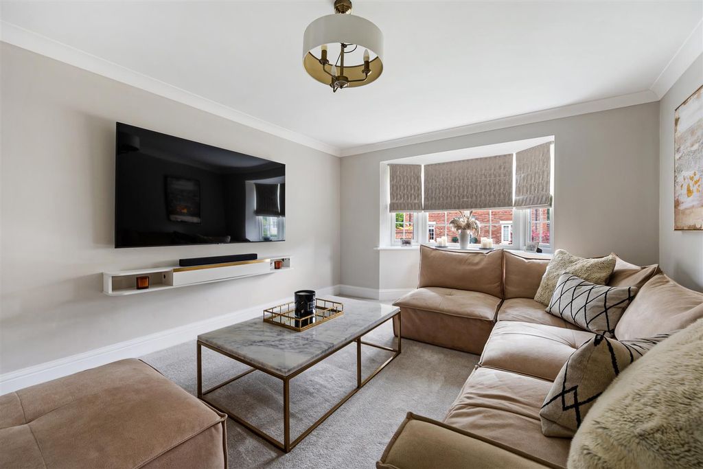 Additional image 5 of 6 bed detached house to rentAspen Drive, Scarcroft, Leeds LS14