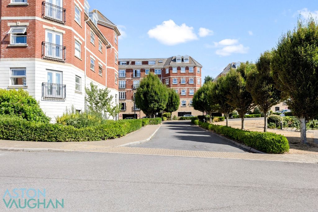 Property photo 2 of 16 5290271