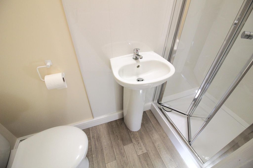 Property photo 3 of 6 Bathroom