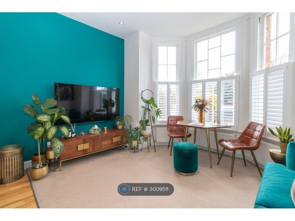 Property photo 3 of 10 Living Room