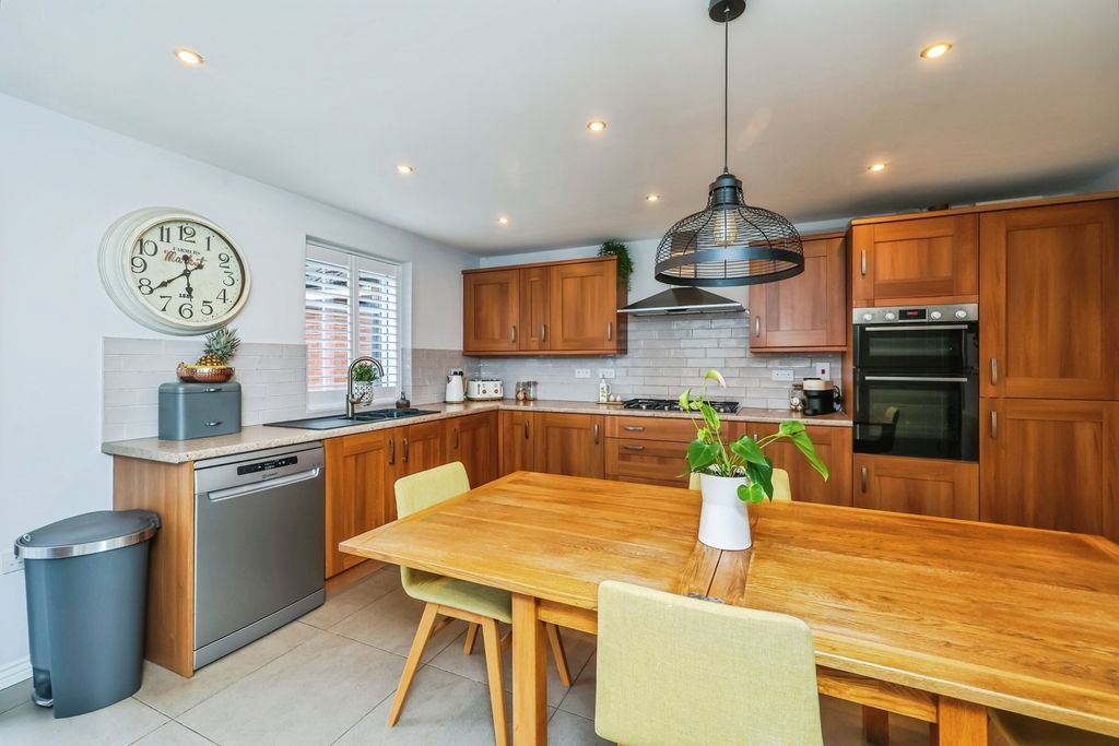 Property photo 3 of 22 Pbox-Img.Jpg
