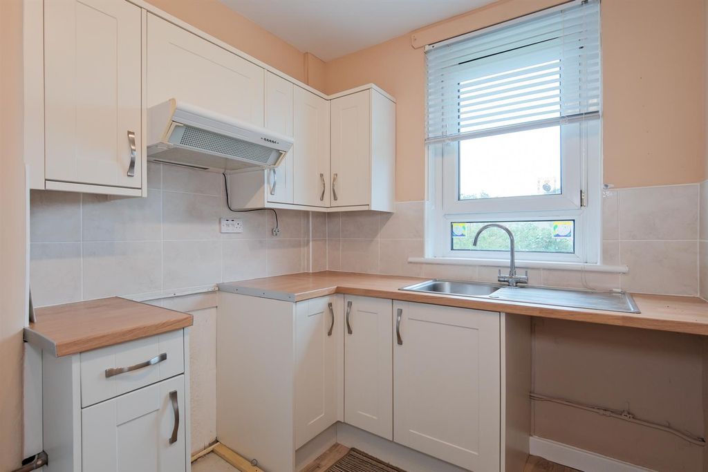 Property photo 3 of 25 Kitchen