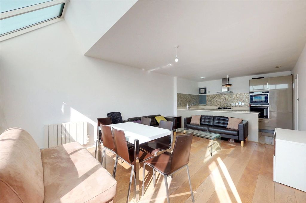 Property photo 3 of 14 Reception/Kitchen