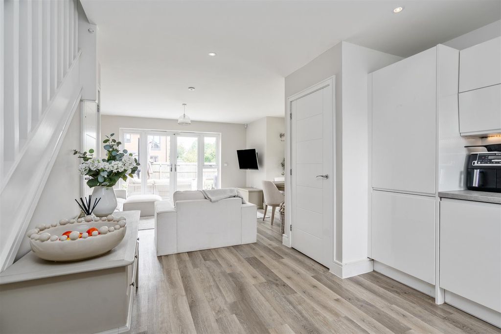 Property photo 3 of 16 39 Kingswood Green_1.Jpg