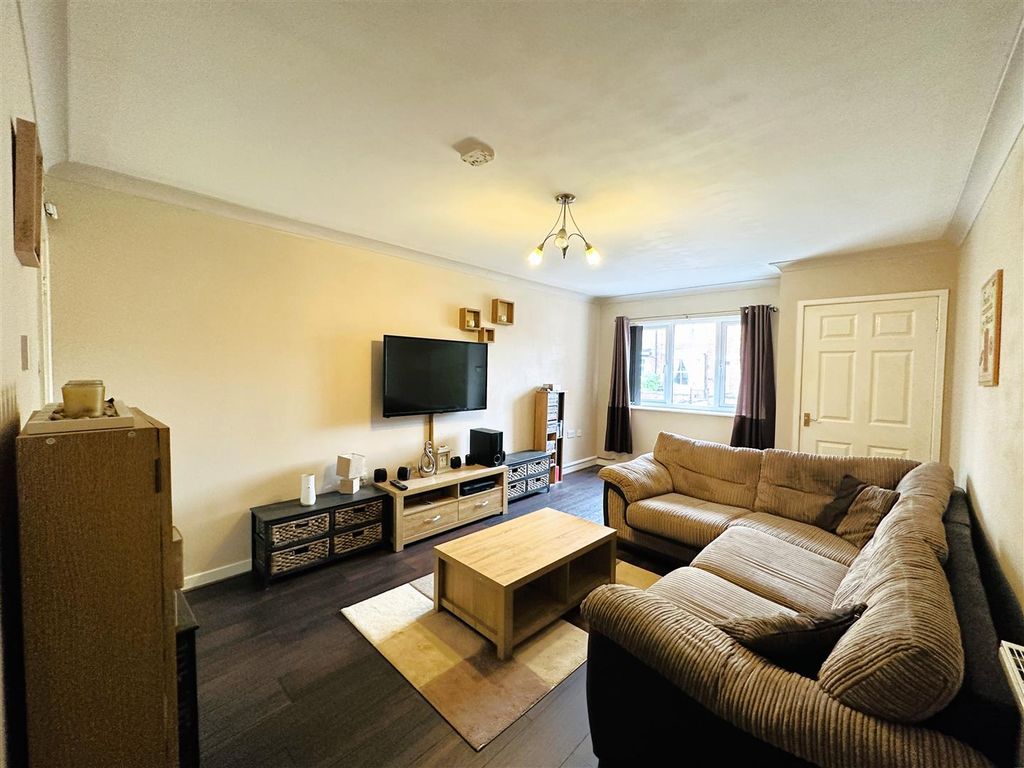 Property photo 2 of 13 Lounge