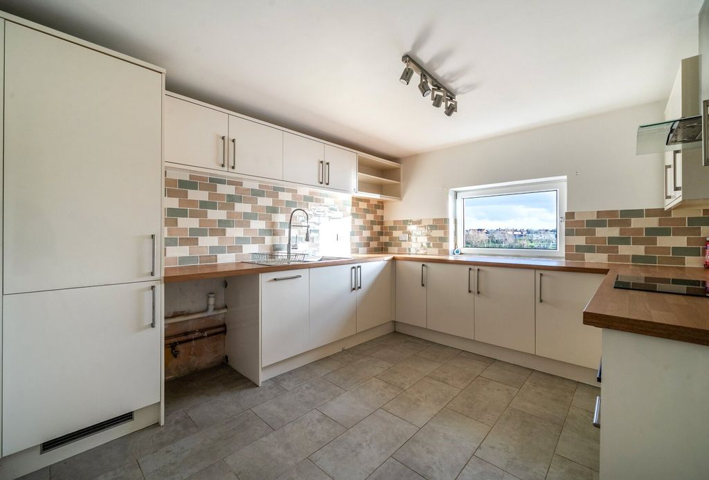 Property photo 1 of 8 Picture No. 32