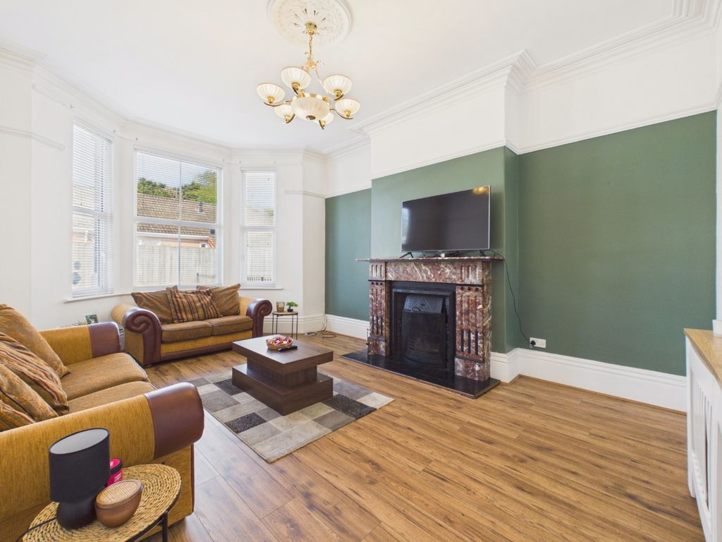 Property photo 2 of 20 4749683
