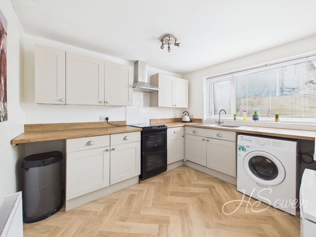 Property photo 2 of 14 Photo 4