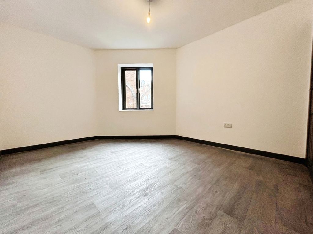 Property photo 3 of 5 Bedroom