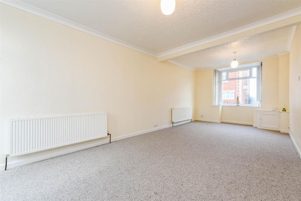 Property photo 3 of 17 Lounge/Diner