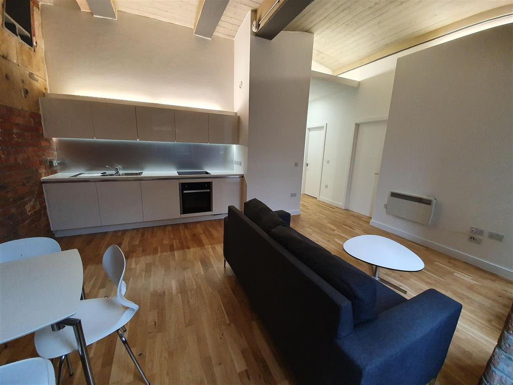 Property photo 1 of 11 Kitchen / Lounge