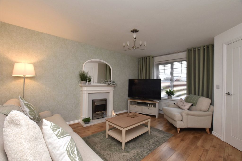 Property photo 2 of 22 Picture No. 17