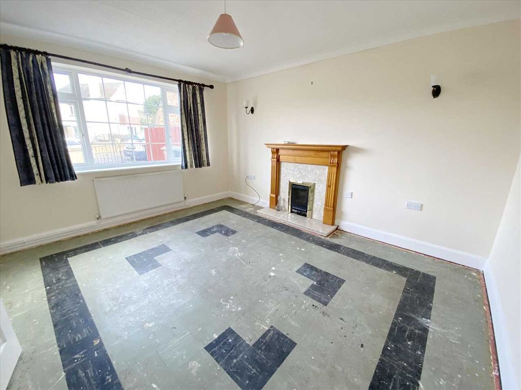 Property photo 2 of 10 Lounge: