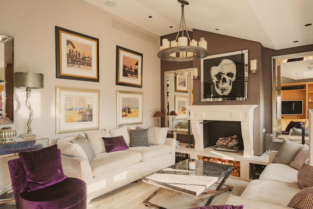 Property photo 3 of 15 Reception