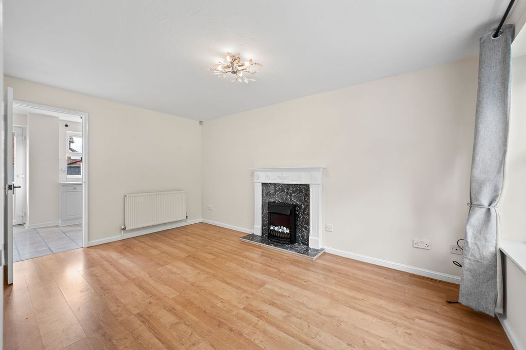 Property photo 2 of 26