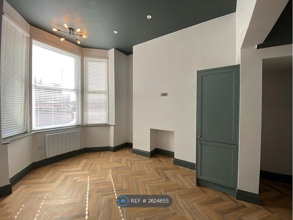 Property photo 1 of 7 Living Room