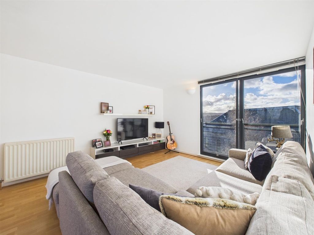 Property photo 3 of 16 Cam03782G0-Pr0244-Still037_Alt.Jpg