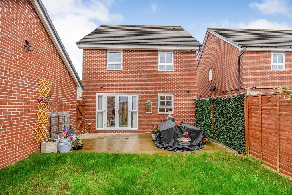 Property photo 2 of 18