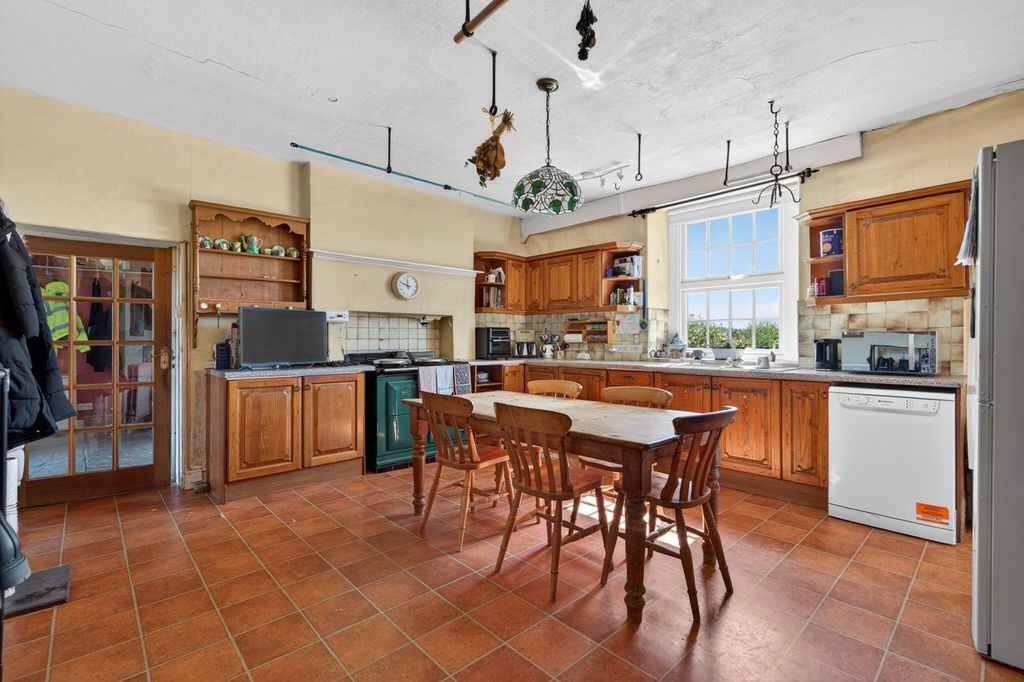 Property photo 3 of 27
