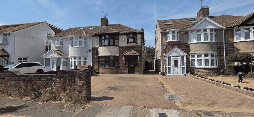 Property photo 2 of 13 3