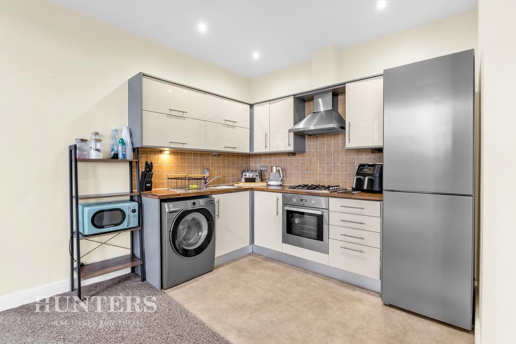 Property photo 3 of 19 Kitchen
