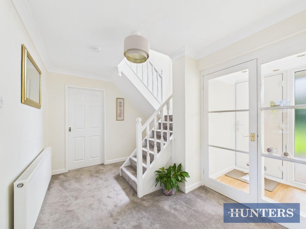 Property photo 2 of 22 Entrance Hall