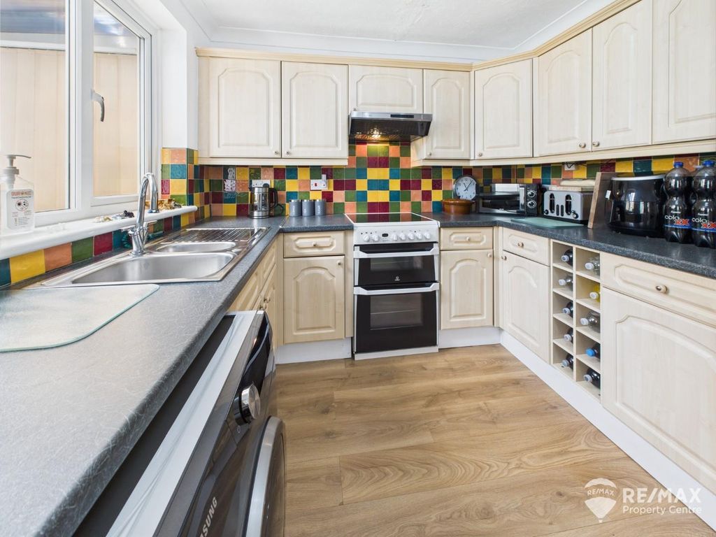 Property photo 3 of 15 Kitchen 3.Jpg