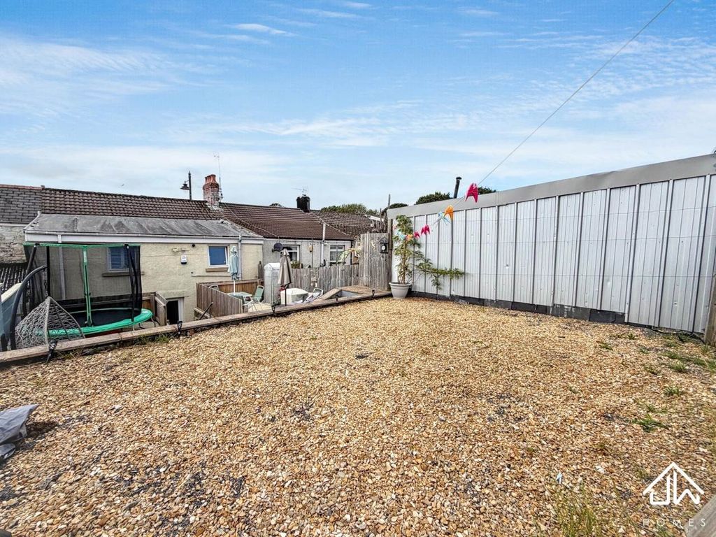 Property photo 3 of 16 Rear Garden 2