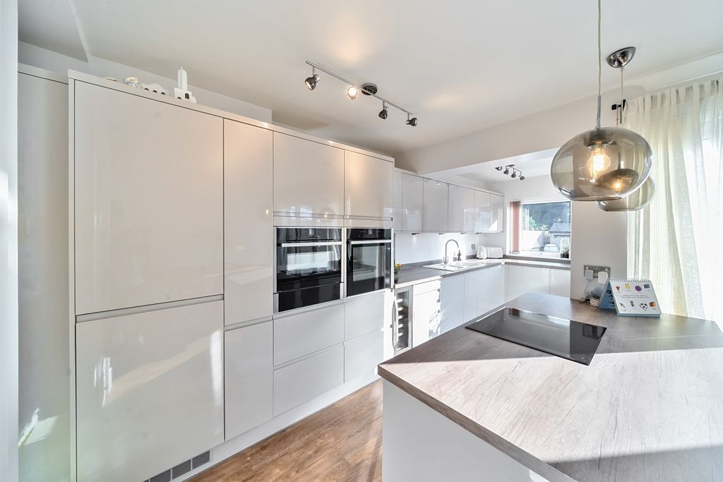 Property photo 1 of 10 1306433-6-68507Fb...