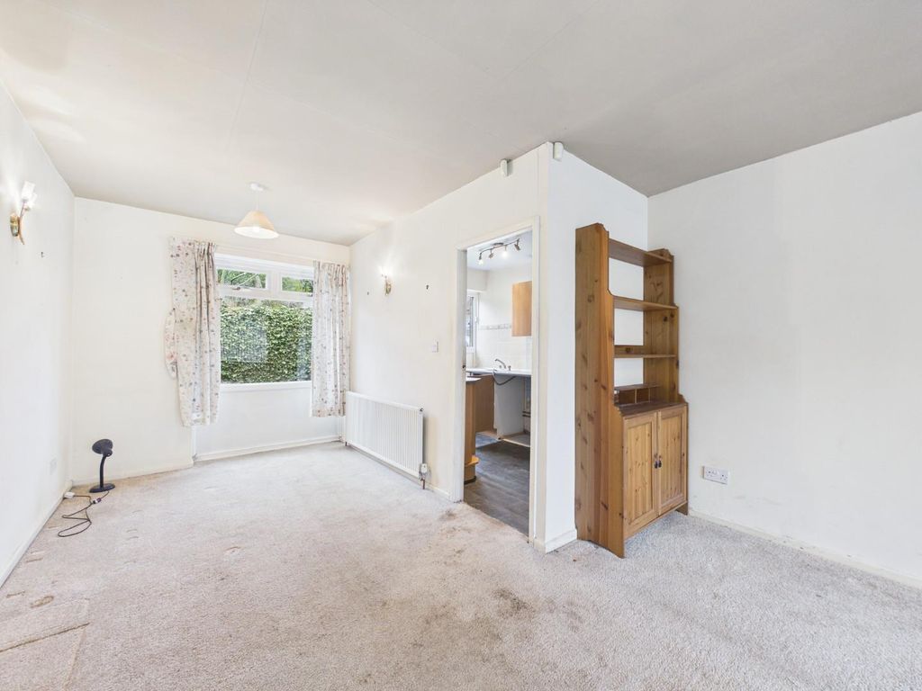 Property photo 3 of 11 Cam01268G0-Pr0435-Still003.Jpg